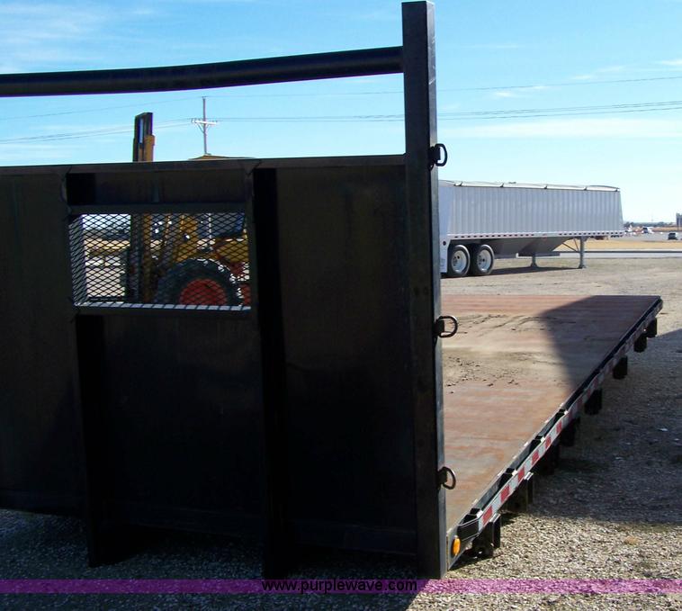image for item 7498 2004 heavy duty truck flat bed