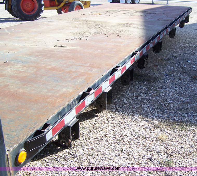 image for item 7498 2004 heavy duty truck flat bed