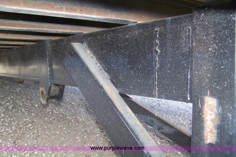 image for item 7498 2004 heavy duty truck flat bed