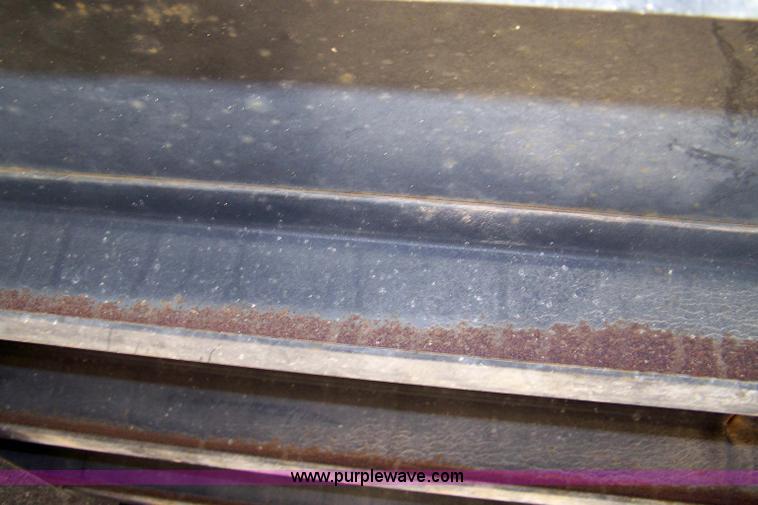 image for item 7498 2004 heavy duty truck flat bed