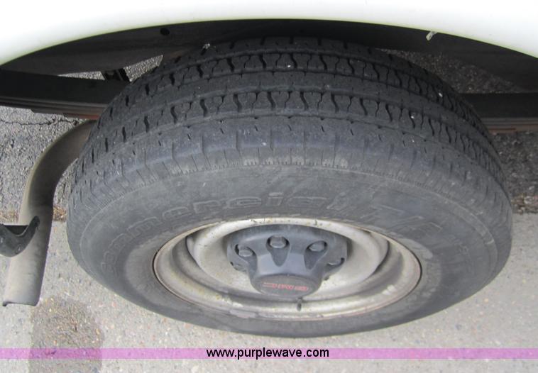 image for item 7523 2000 GMC Savana G2500 cargo van