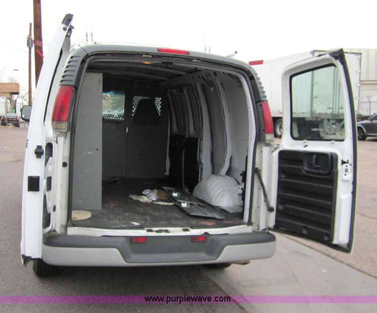 image for item 7523 2000 GMC Savana G2500 cargo van