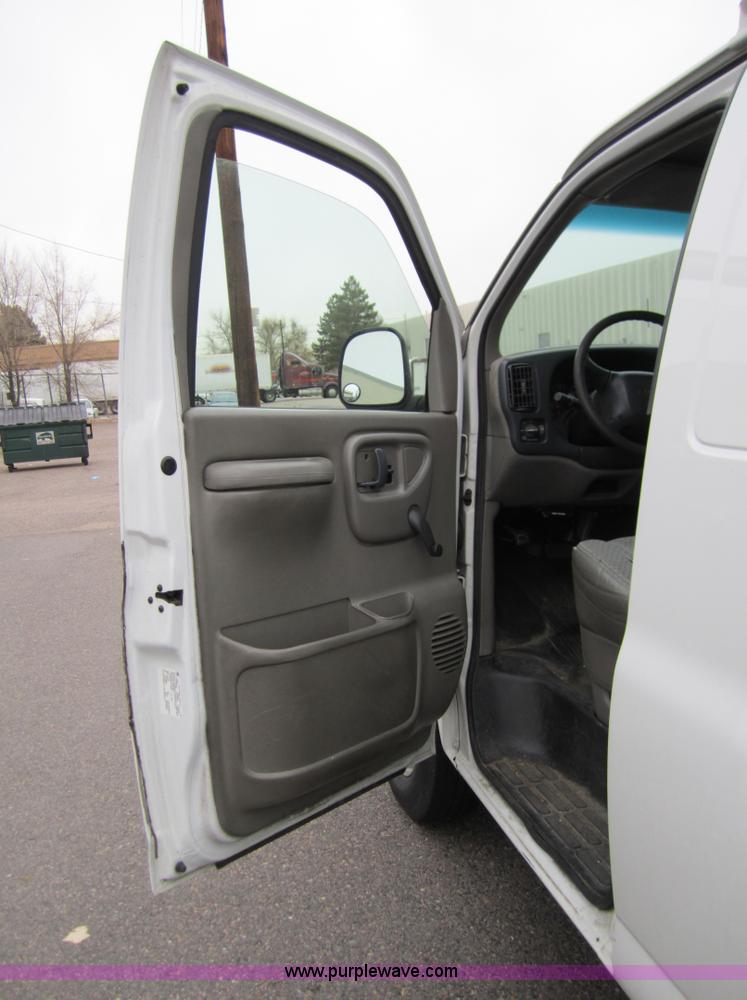 image for item 7523 2000 GMC Savana G2500 cargo van