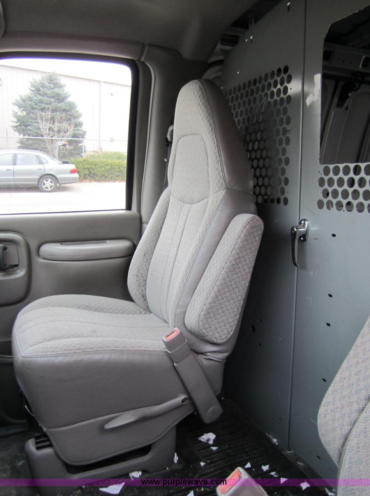 image for item 7523 2000 GMC Savana G2500 cargo van