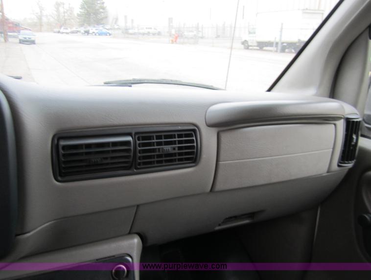 image for item 7523 2000 GMC Savana G2500 cargo van