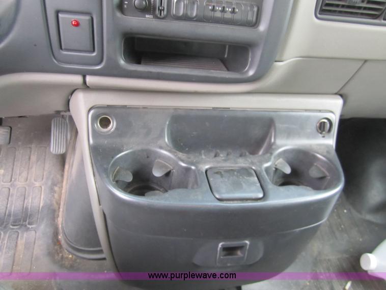 image for item 7523 2000 GMC Savana G2500 cargo van