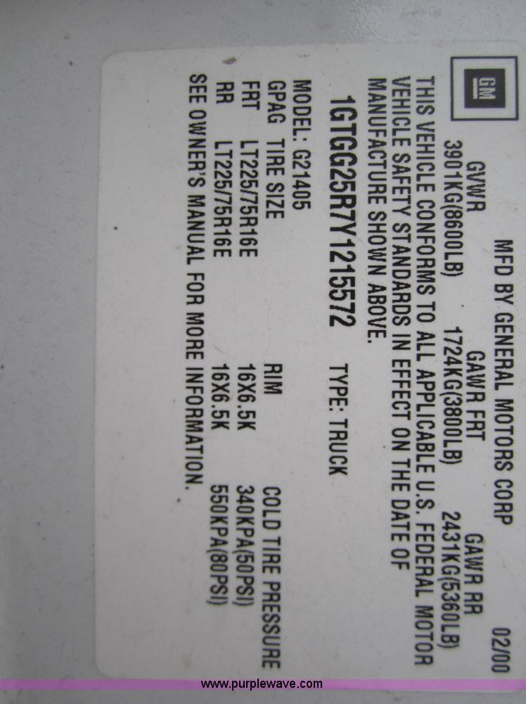 image for item 7523 2000 GMC Savana G2500 cargo van