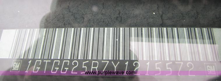 image for item 7523 2000 GMC Savana G2500 cargo van