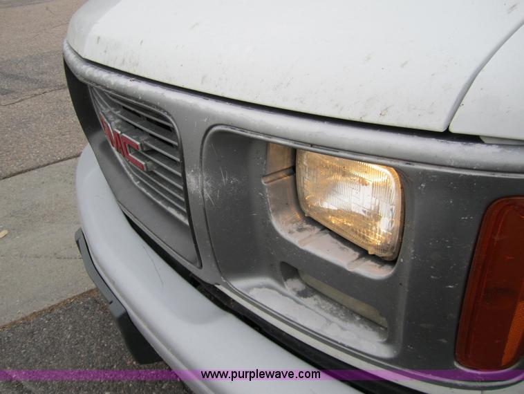 image for item 7523 2000 GMC Savana G2500 cargo van