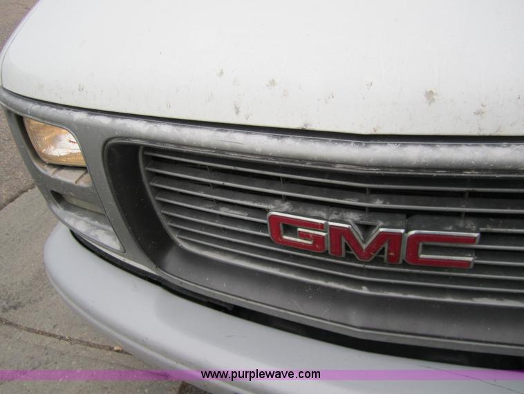 image for item 7523 2000 GMC Savana G2500 cargo van