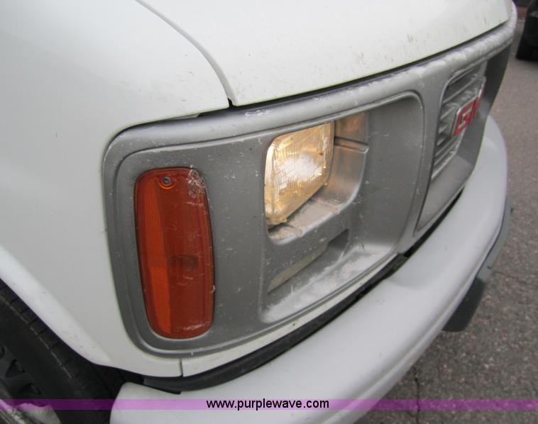 image for item 7523 2000 GMC Savana G2500 cargo van
