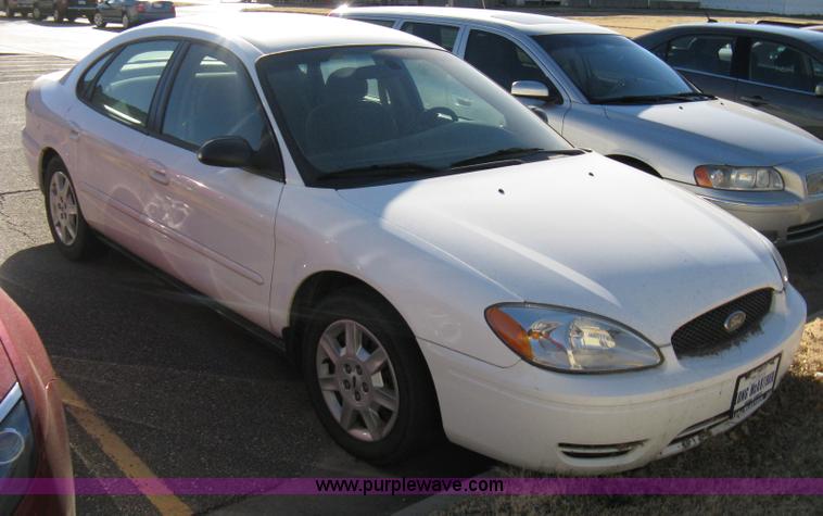 image for item 8085 2007 Ford Taurus SE