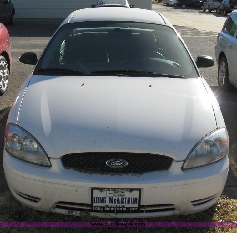 image for item 8085 2007 Ford Taurus SE