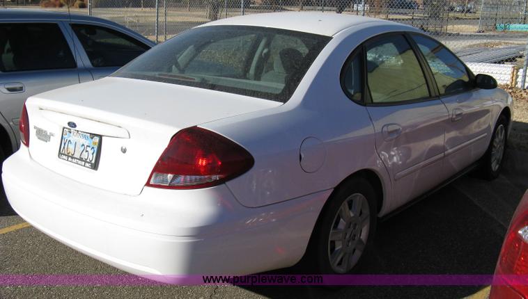 image for item 8085 2007 Ford Taurus SE