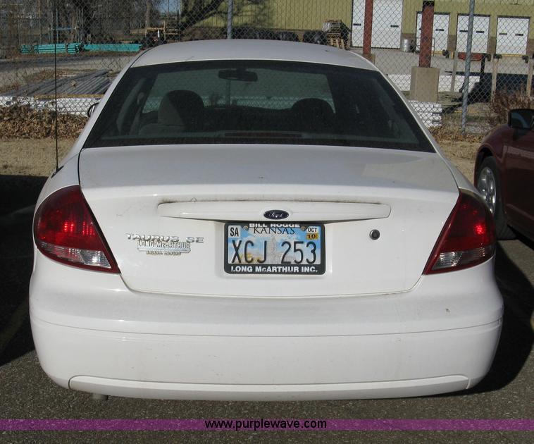 image for item 8085 2007 Ford Taurus SE