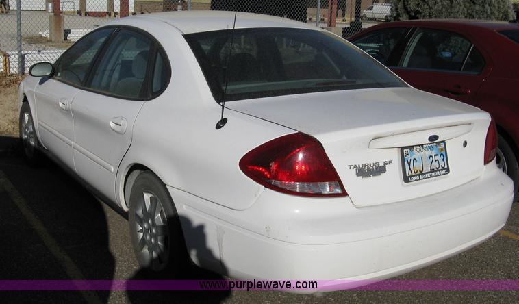 image for item 8085 2007 Ford Taurus SE