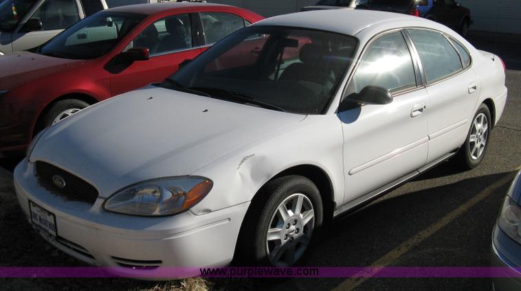image for item 8085 2007 Ford Taurus SE