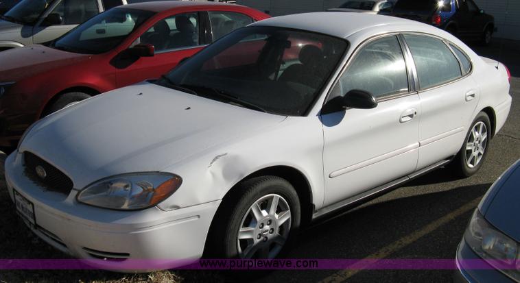 image for item 8085 2007 Ford Taurus SE