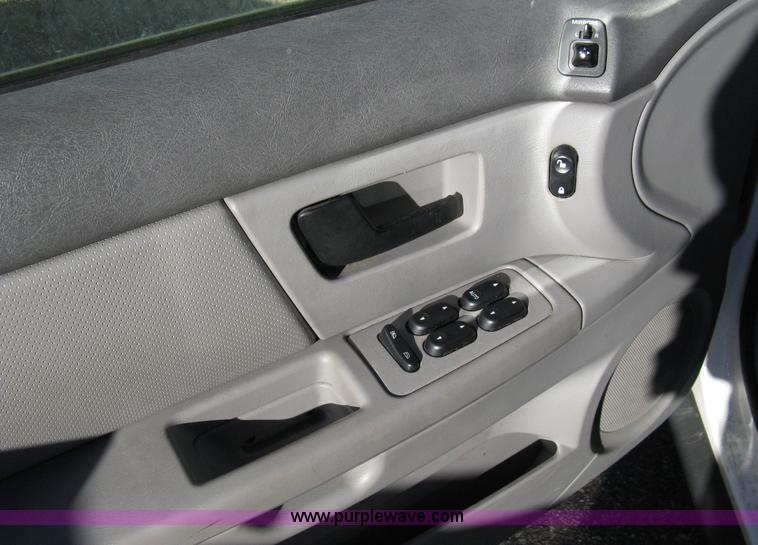 image for item 8085 2007 Ford Taurus SE