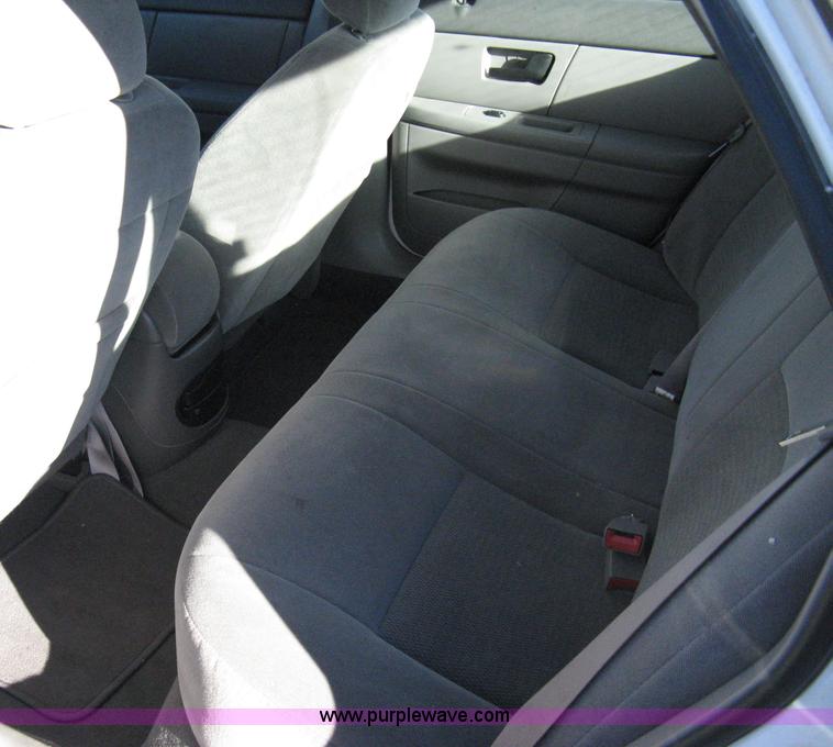 image for item 8085 2007 Ford Taurus SE