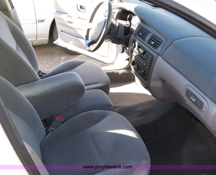 image for item 8085 2007 Ford Taurus SE