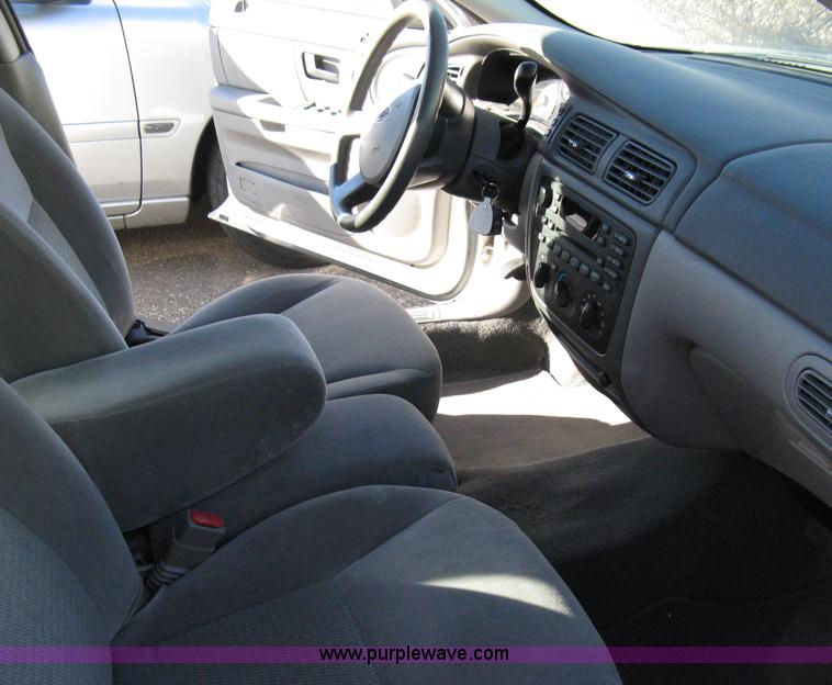 image for item 8085 2007 Ford Taurus SE