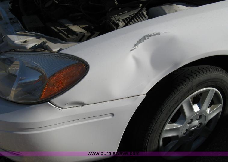 image for item 8085 2007 Ford Taurus SE