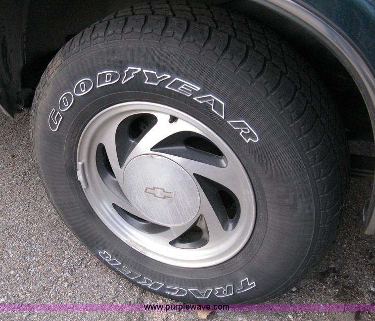 image for item 8091 1998 Chevrolet Blazer