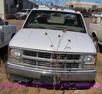 image for item 8249 1997 Chevrolet K2500 cab and chassis