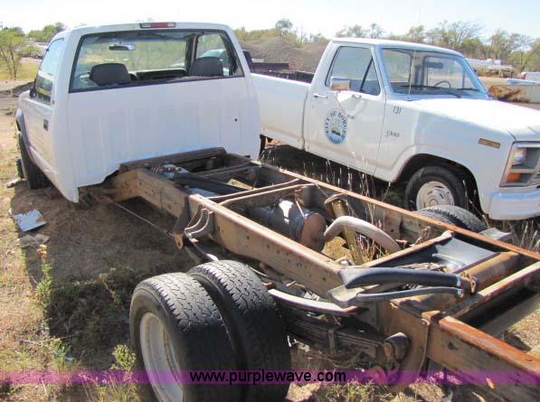 image for item 8249 1997 Chevrolet K2500 cab and chassis