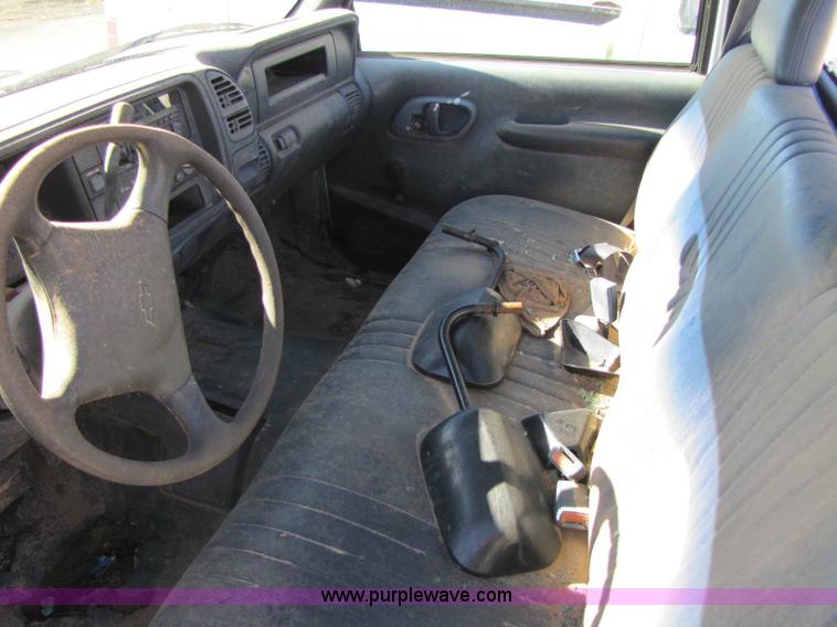 image for item 8249 1997 Chevrolet K2500 cab and chassis