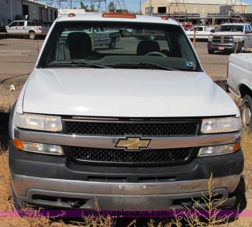 image for item 8251 2002 Chevrolet Silverado K3500 cab and chassis