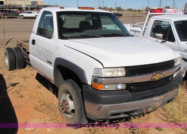 image for item 8251 2002 Chevrolet Silverado K3500 cab and chassis