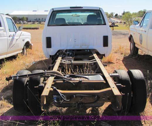 image for item 8251 2002 Chevrolet Silverado K3500 cab and chassis
