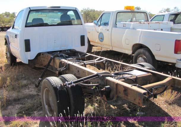 image for item 8251 2002 Chevrolet Silverado K3500 cab and chassis