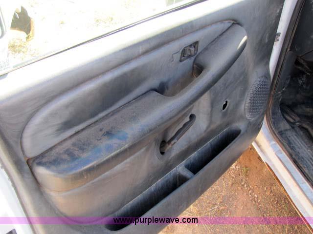 image for item 8251 2002 Chevrolet Silverado K3500 cab and chassis