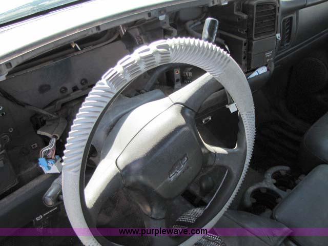 image for item 8251 2002 Chevrolet Silverado K3500 cab and chassis