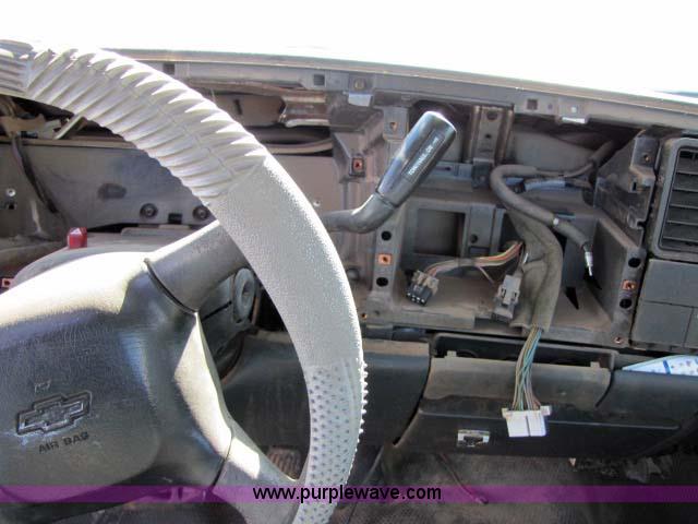 image for item 8251 2002 Chevrolet Silverado K3500 cab and chassis