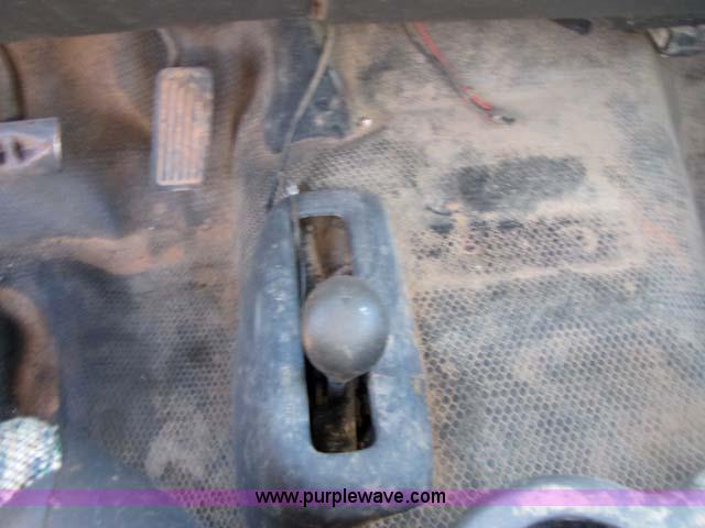 image for item 8251 2002 Chevrolet Silverado K3500 cab and chassis