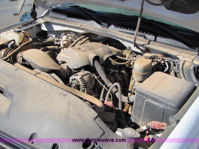 image for item 8251 2002 Chevrolet Silverado K3500 cab and chassis