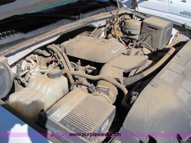 image for item 8251 2002 Chevrolet Silverado K3500 cab and chassis