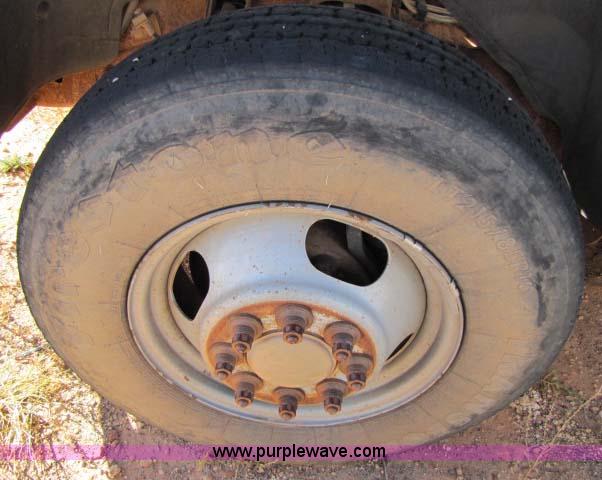 image for item 8251 2002 Chevrolet Silverado K3500 cab and chassis