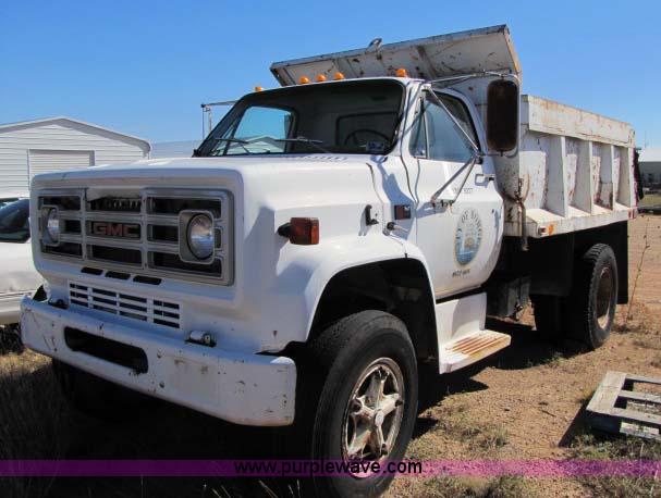 image for item 8253 1982 GMC Topkick C7D042 dump truck