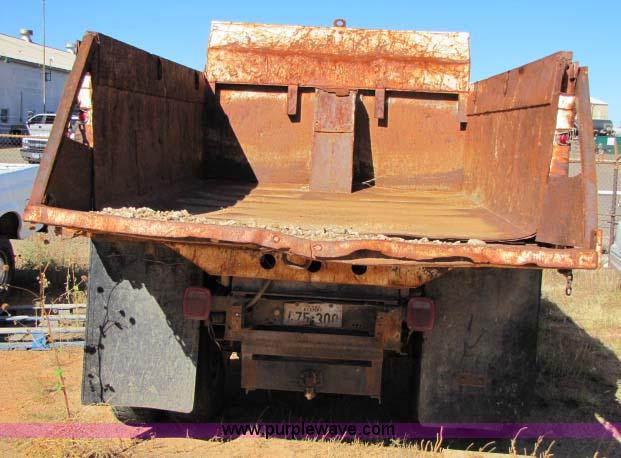 image for item 8253 1982 GMC Topkick C7D042 dump truck