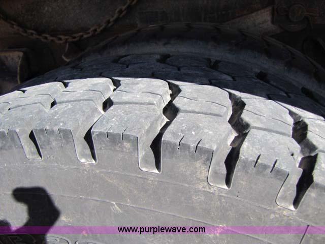 image for item 8253 1982 GMC Topkick C7D042 dump truck