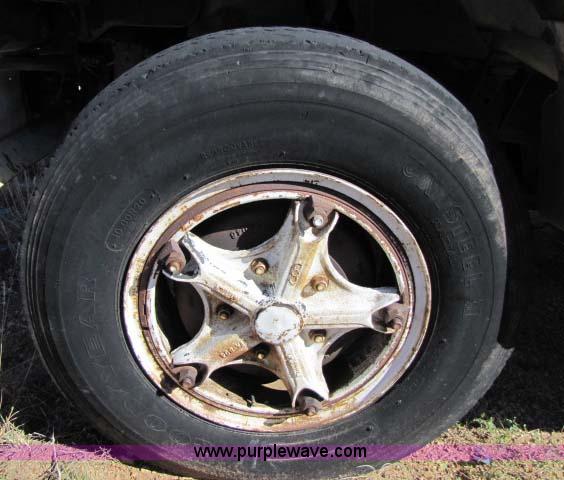 image for item 8253 1982 GMC Topkick C7D042 dump truck