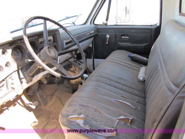 image for item 8253 1982 GMC Topkick C7D042 dump truck