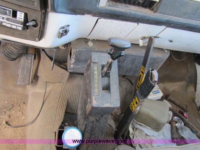 image for item 8253 1982 GMC Topkick C7D042 dump truck