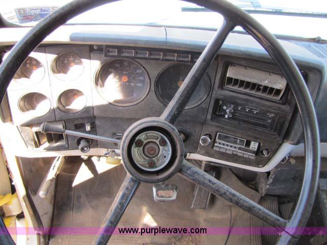 image for item 8253 1982 GMC Topkick C7D042 dump truck