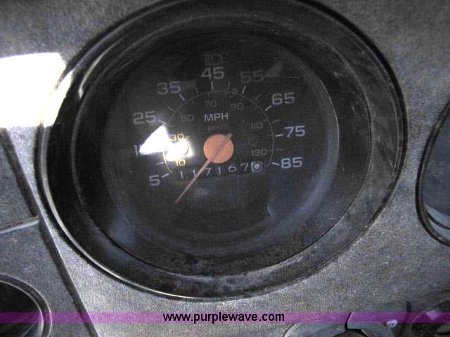 image for item 8253 1982 GMC Topkick C7D042 dump truck